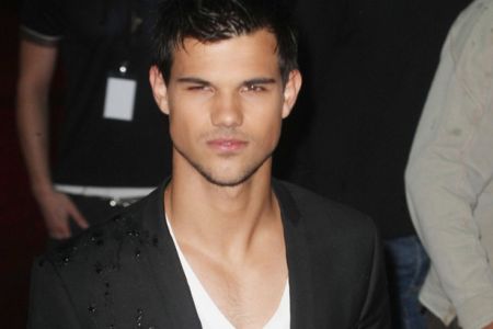 Taylor Lautner liest nichts über sich