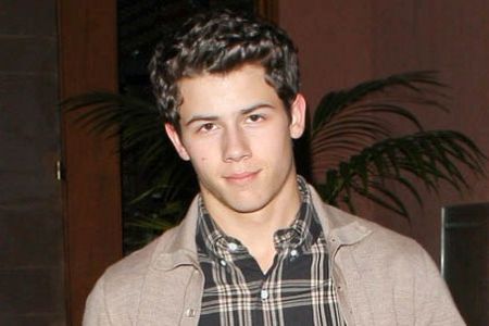 Nick Jonas bald nackt auf der Bühne?