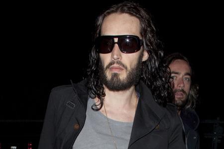 Russell Brand hilft obdachlosem Mann