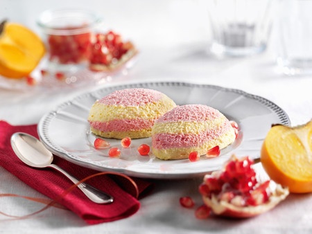 Sechs luftig-leckere Dessertvariationen mit dem neuen Diamant Moussezauber - Gestrudelte Kaki-Granatapfel-Mousse