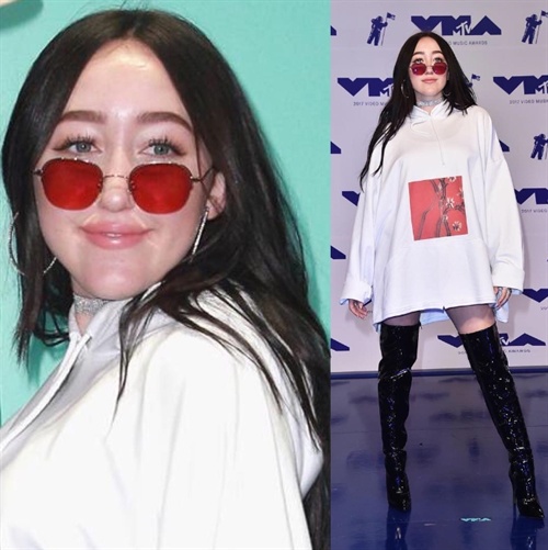 Noah Cyrus in Kpodonou